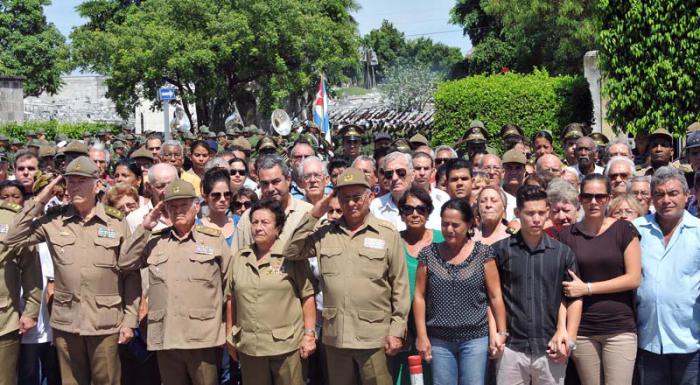 Honras Funebres del general de brigada Raúl Castro Mecader,en el Cementerio de Colón,Panteón de las FAR  (foto Jorge Luis Gonzàlez) 3-9.14  Asiste el general de Cuerpo ejercito Leopoldo Cintra Frias,Ministro de las FAR,Los Generales de División Ramón Pardo Guerra,Samuel Rodiles Planas y José Carrillo Gómez,asi como la general de brigada Tete Puebla y demás familiares.