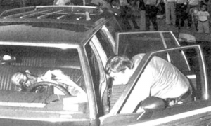 Diplomático cubano de la Misión cubana ante Naciones Unidas asesinado en plena calle en la ciudad de Nueva York por el terrorista de origen cubano Eduardo Arocena, miembro de la Organización Terrorista Omega 7.