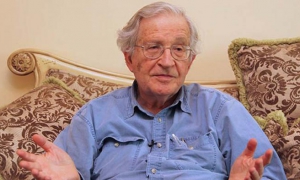 El historiador y filósofo estadounidense Noam Chom­sky. 