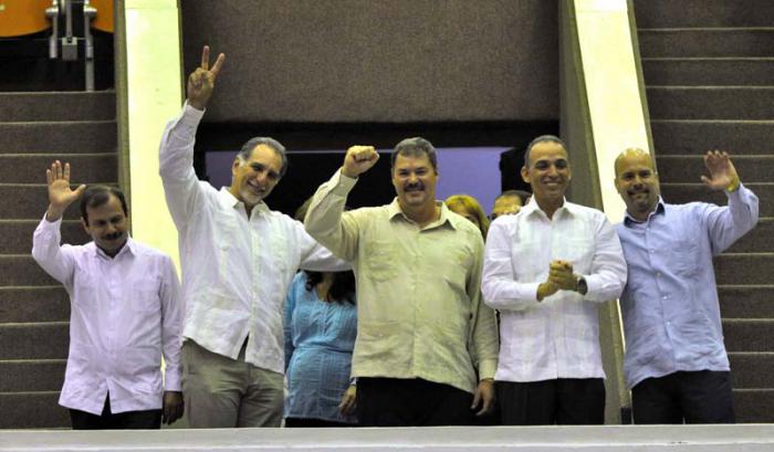 Fernando, René, Ramón, Antonio y Gerardo saludaron calurosamente a los integrantes del parlamento cubano.