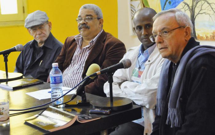 24 Feria Internacional del Libro de La Habana--Presentación del libro Monseñor Carlos Manuel de Céspedes se confiesa de Luis Báez (fallecido) y Pedro de la Hoz en la casa del ALBA, con la participación de Aurelio Alonso quien tuvo a su cargo el prólogo y con la presentación a cargo de Eusebio Leal, historiador de la Habana.