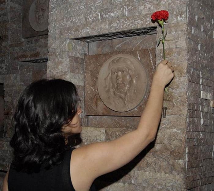 Trabajadores del periódico Granma rinden tributo al Che en Santa Clara