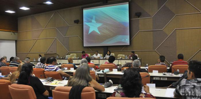 Debates en la comisión Agroalimentaria del Parlamento cubano