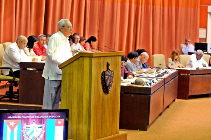 Presentaciòn del Libro Raùl un hombre en Revoluciòn del autor Nikolai S, Leonov en el Palacio de las Convenciones, orador Eusebio Leal Espengler Historiador de la Ciudad lo presenta