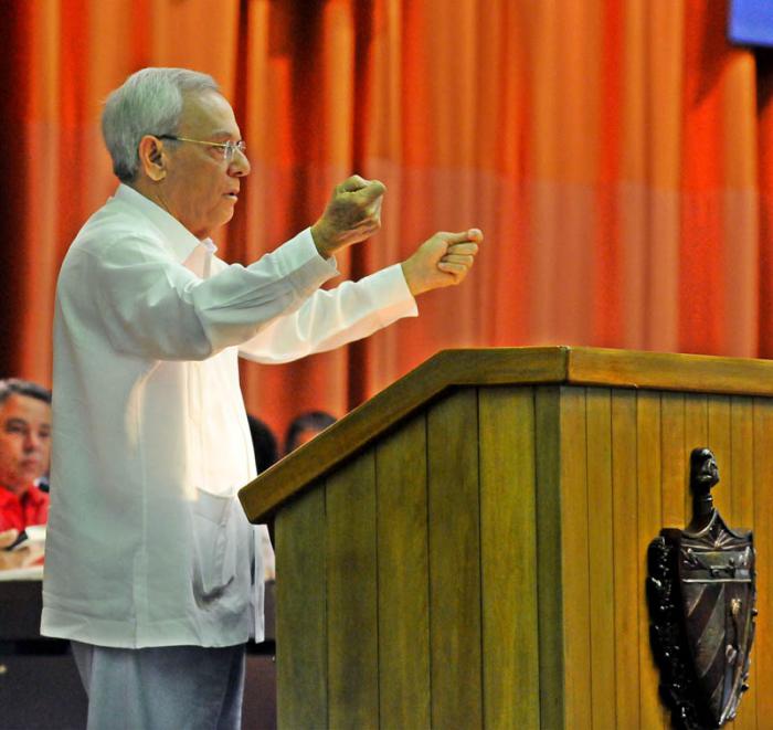 Presentaciòn del Libro Raùl un hombre en Revoluciòn del autor Nikolai S, Leonov en el Palacio de las Convenciones, orador Eusebio Leal Espengler Historiador de la Ciudad lo presenta