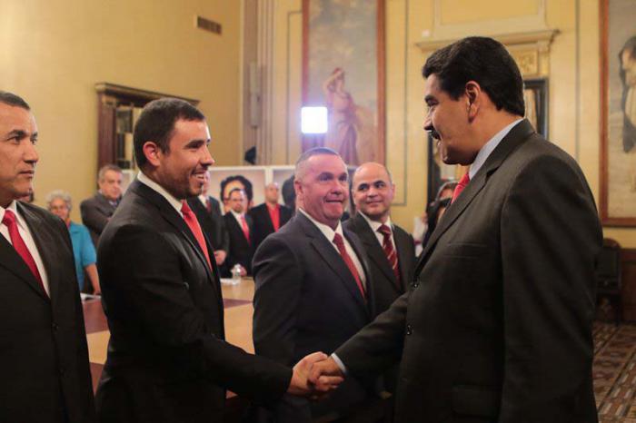 El presidente Maduro saludó a nuevos miembros de su gabinete.