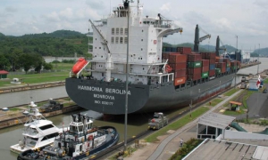 En la gráfica el paso de grandes barcos por el Canal de Panamá.
