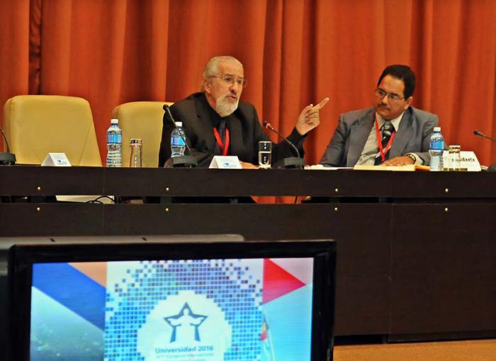 El politólogo argentino Atilio Borón enmarcó la Revolución Bolivariana como el punto de arranque de una serie muy importante de transformaciones en la región.