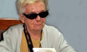 Graziella Pogolotti presentó En busca del unicornio en la Sala Martínez Villena de la UNEAC. Bella portada trabajada sobre el cuadro El pregonero de Nelson Domínguez. 