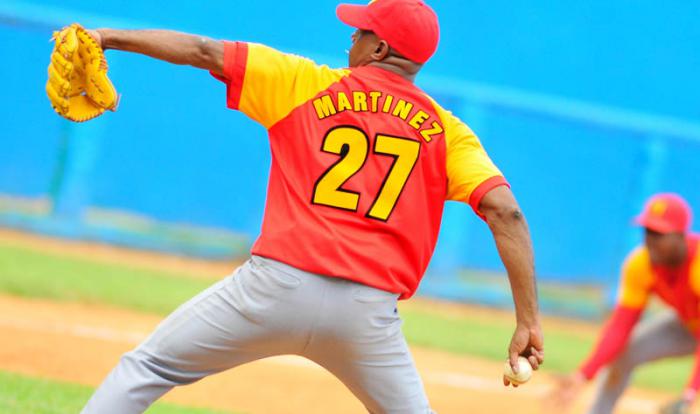 Béisbol-Serie 55 MTZ vs. IND Yonder Martínez, lanzador.