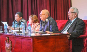 De izquierda a derecha, Eldys Baratute, del secretariado nacional de la Uneac; Lilian Mendoza, presidenta de la Brigada de Instructores de Arte; Miguel Barnet, presidente de la Uneac, y Eduardo Torres Cuevas, director de la Biblioteca Nacional.