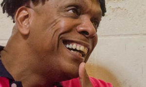 Giraldo Piloto, director del grupo Climax, durante una entrevista en su casa.