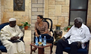 Recibe el diputado Esteban Lazo Hernández (D), presidente de la Asamblea Nacional del Poder Popular al embajador de Mali en Cuba Abdoul Kader Toure (I), en La Habana, Cuba, el 15 de septiembre de 2016. ACN FOTO / Tony HERNÁNDEZ MENA / ANPP /