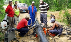 Una conductora de 14,3 kilómetros tributará 50 litros de agua por segundo al sistema de la presa Parada, en Santiago de Cuba, con lo cual se beneficiará una población cercana a las 40 000 personas.