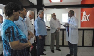 Inauguran Centro de investigaciones del deporte cubano. Miguel Díaz Canel (Miembro del Buró Político y Primer Vicepresidente del Consejo de Estado y de Ministros), José Ramón Fernández (Vicepresidente del Comité Olimpico Cubano), Antonio Becali (Preside