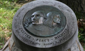Memorial de Orlando Letelier en el lugar que fue asesinado.