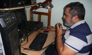 Roberto Rivas Muñoz, presidente de la filial guantanamera de la Federación de
Radioaficionados de Cuba