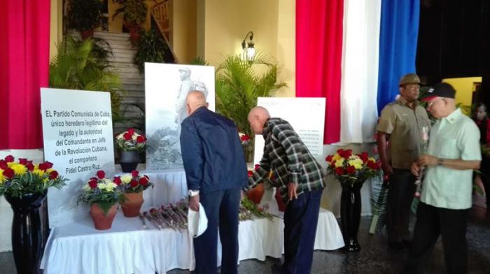 Matanceros de varias generaciones, combatientes, trabajadores, amas de casa, personas de las más disímiles profesiones, en una palabra, el pueblo, rindió tributo póstumo a la persona que más hizo por la dignidad de los cubanos: Fidel.