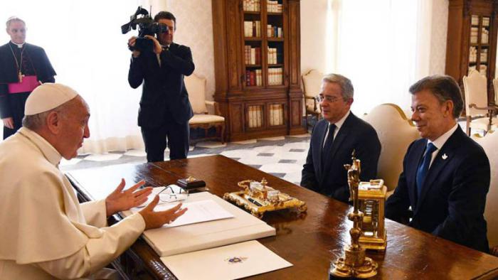 Francisco se reúne con Santos y Uribe en el Vaticano