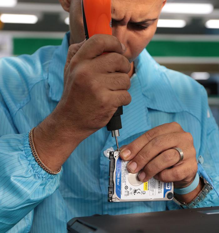 Inauguración de fábrica de tablets y laptops de producción cubana, GEDEME. Presidieron la inauguración Miguel Díaz-Canel, primer vicepresidente de los Consejos de Estado y de Ministros, Ramiro Valdés Menéndez, Comandante de la Revolución y vicepresidente de los Consejos de Estados y de Ministros.