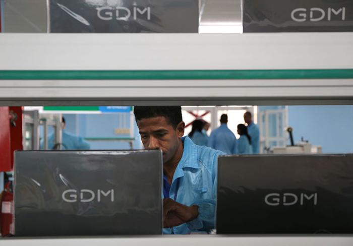 Inauguración de fábrica de tablets y laptops de producción cubana, GEDEME. Presidieron la inauguración Miguel Díaz-Canel, primer vicepresidente de los Consejos de Estado y de Ministros, Ramiro Valdés Menéndez, Comandante de la Revolución y vicepresidente de los Consejos de Estados y de Ministros.