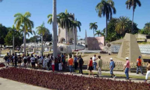 SANTIAGO DE CUBA-RINDEN TRIBUTO SANTIAGUEROS AL COMANDANTE EN JEFE