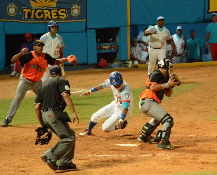 Villa Clara y Ciego de Avila Play off de la Serie Nacional de Beisbol