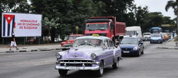 Vallas contra el Bloqueo en la Rotonda de la Ciudad Deportiva y Cerro y Boyeros.
