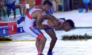 Capeonato Nacional de Lucha Greco combate de 66 kg Ismael Borrero se Santigo de Cuba de rojo y Sean Mora de la Habana de azul