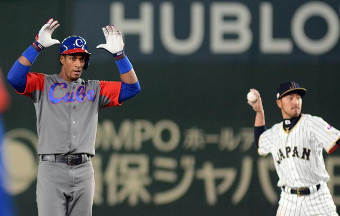 IV clasico mundial tokyo japon primer juego de cuba vs japon Yurisbel Gracial doble