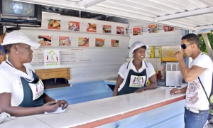 Cafetería La Arboleda, en la urbanización habanera de Alamar, una de las formas de trabajo por cuenta propia. En Cuba se va conformando una atmósfera que no discrimina ni estigmatiza el trabajo no estatal.