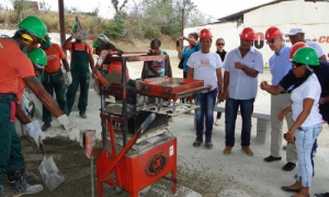 En la unidad de San Luis Mikhail L Kamynin constató los buenos resultados en la producción de materiales.