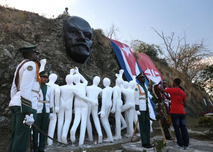 Acto político-cultural de la capital cubana previo al gran desfile del Primero de Mayo en la Colina Lenin. 