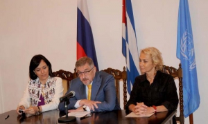 De izquierda a derecha,Excma. Sra. Maria Machicado representante de UNIFEF,Excmo. Sr. Mikhail Kamynin embajador  de la Federeacion de Rusia y la Excma. Sra. Mirta Kaular representante residente del PNUD