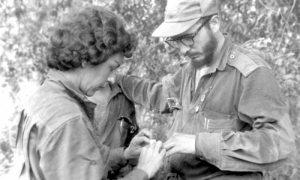 Celia y Fidel en la Sierra Maestra

Fid14150