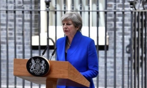 Theresa May se expone a una mayor oposición sobre sus planes para el Brexit .  FOTO: AFP