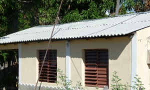 El proceso de recuperación de los daños ocasionados por el huracán Matthew a esta provincia, en especial de las viviendas, fue constatado por Ramiro Valdés. foto: leonel escalona