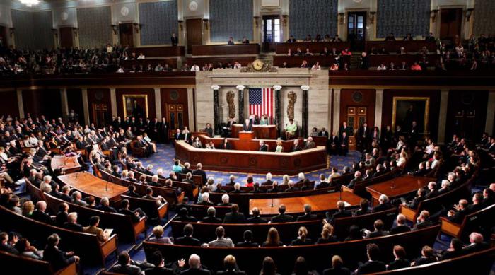 La iniciativa, introducida el martes pasado, removería los principales estatutos que codifican las sanciones contra Cuba. 