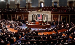 La iniciativa, introducida el martes pasado, removería los principales estatutos que codifican las sanciones contra Cuba. 