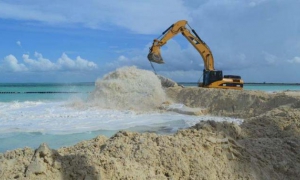 El suministro artificial de arena es considerado la solución ingeniera más ventajosa para contrarrestar la erosión de las playas; la gráfica corresponde a los trabajos ejecutados en Cayo Coco durante el verano del 2016.
