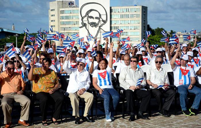 Festival Abanderan Delegación  Mundial de la Juventud y los estudiantes Sochi 2017 Jose Ramon Machado Ventura segundo secretario del PCC y Sucely Morfa secretaria de la ujc nacional.