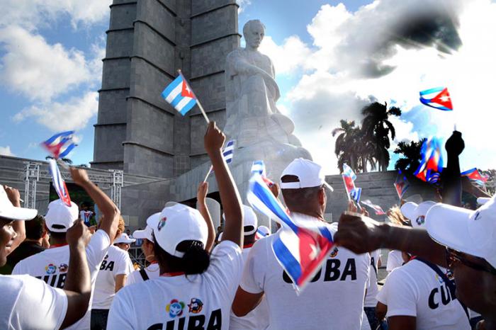 Festival Abanderan Delegación  Mundial de la Juventud y los estudiantes Sochi 2017 Jose Ramon Machado Ventura segundo secretario del PCC y Sucely Morfa secretaria de la ujc nacional.