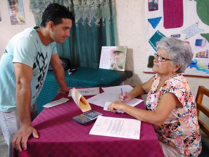 En todos los procesos electorales que ha habido en Cuba, Mirian Fernández ha estado en la mesa de votación.