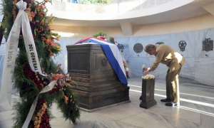 Honrar la estirpe de los héroes 