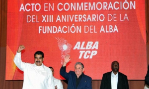 Raúl y Maduro en el acto del XIII aniversario ALBA-TCP
