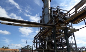 La planta espirituana se dedica exclusivamente a la refinación del crudo cubano. Foto del autor