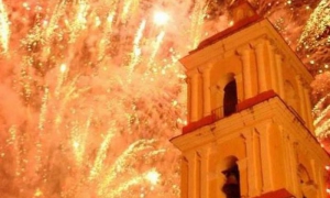 Los fuegos artificiales son uno de los atractivos de las Parrandas de Remedios.