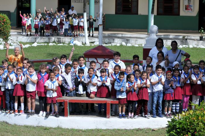 Pioneros, jóvenes y combatientes protagonistas de nuestras gestas libertadoras,  entrada de la Caravana de La Libertad a La Habana, a 59 años de su llegada encabezada por Fidel Castro Ruz