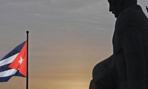 Monumento a José Mrtí en la Plaza