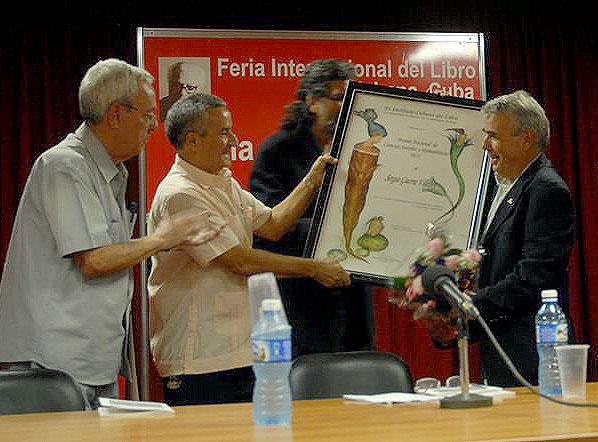 27 Feria Internacional del Libro de la Habana, Cuba 2018, La Cabaña, Sala Nicolás Guillén,Entrega de Premio Nacional de Ciencias Sociales y Humanisticas 2017 a Sergio Guerra Vilaboy,  historiador, investigador y profesor de Historia de América Latina en la Universidad de la Habana